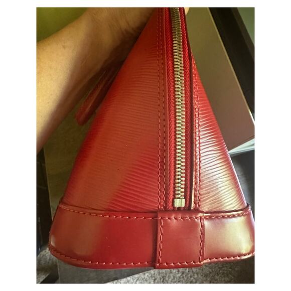 LOUIS VUITTON FUCHSIA RED ALMA WITH SILVER HARDWARE; LOCK & KEYS AND CLOCHETTE - Picture 9 of 14